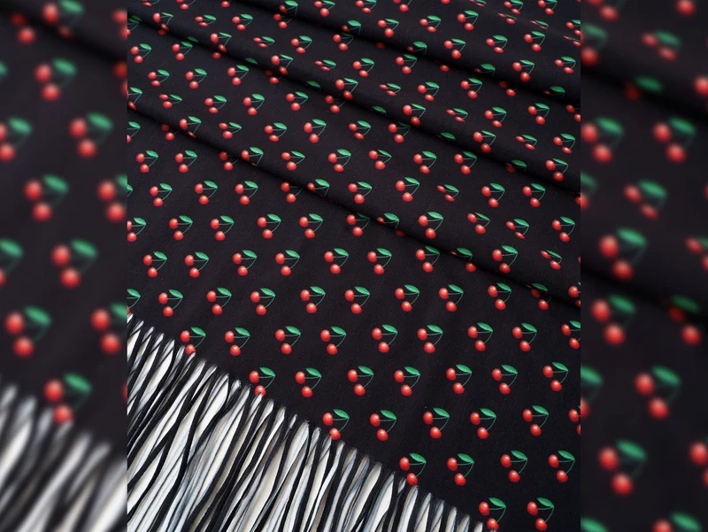 Reststück 288cm - Hamburger Liebe Fringe Me Cherry mit Fransenborte