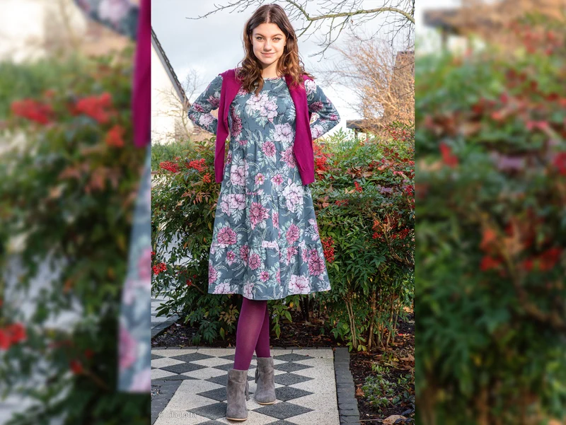 Reststück 33cm - Baumwolljersey My Watercolor Garden jeansblau by Lila-Lotta