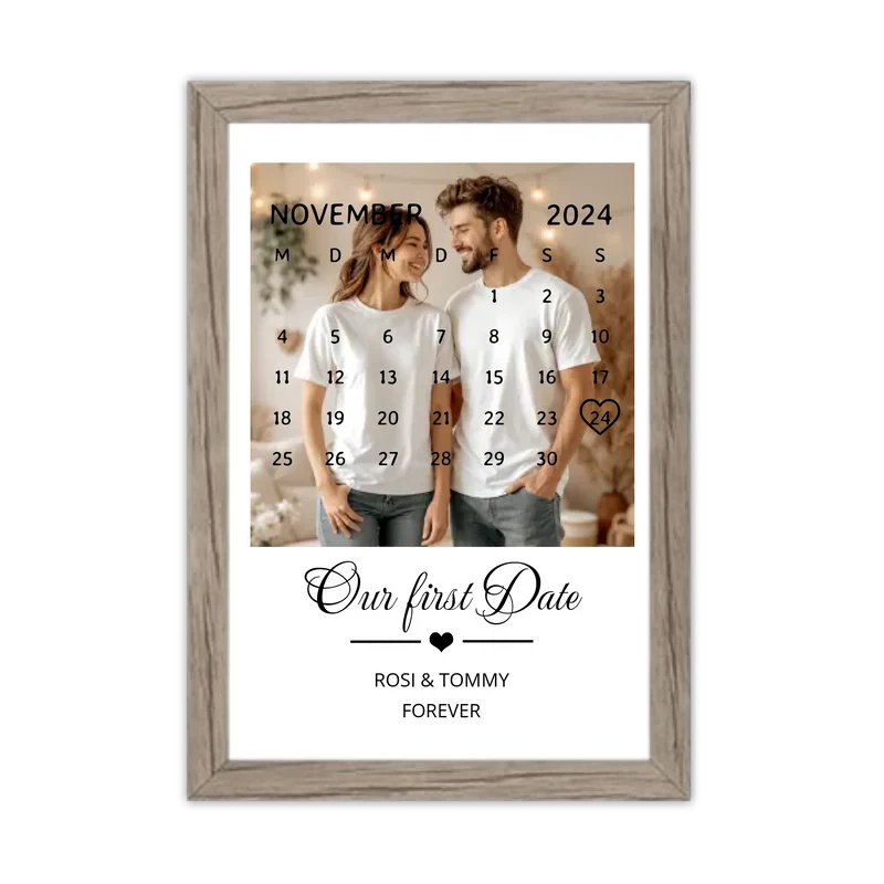 "OUR FIRST DATE" Kalender Fotoposter für Paare | Geschenk Valentinstag | Hochzeitstag | Jahrestag