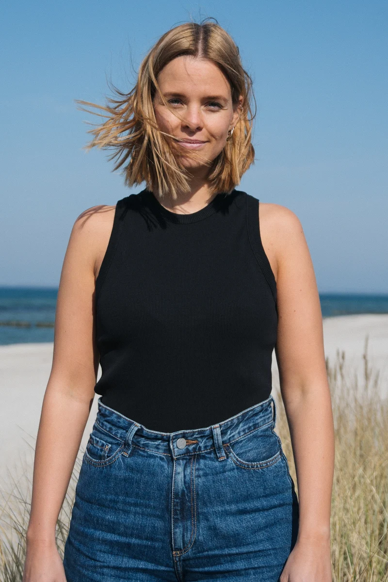 Top Alva Schwarz
