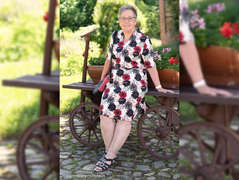 Baumwolljersey Johanna Blüten burgundy-schwarz auf Weiß