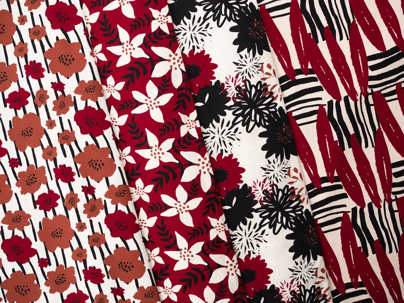 Baumwolljersey Johanna Blüten burgundy-schwarz auf Weiß