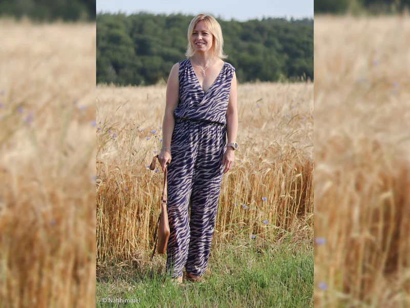 Viskosestoff Tiger Dots dunkelblau-beige by Thorsten Berger