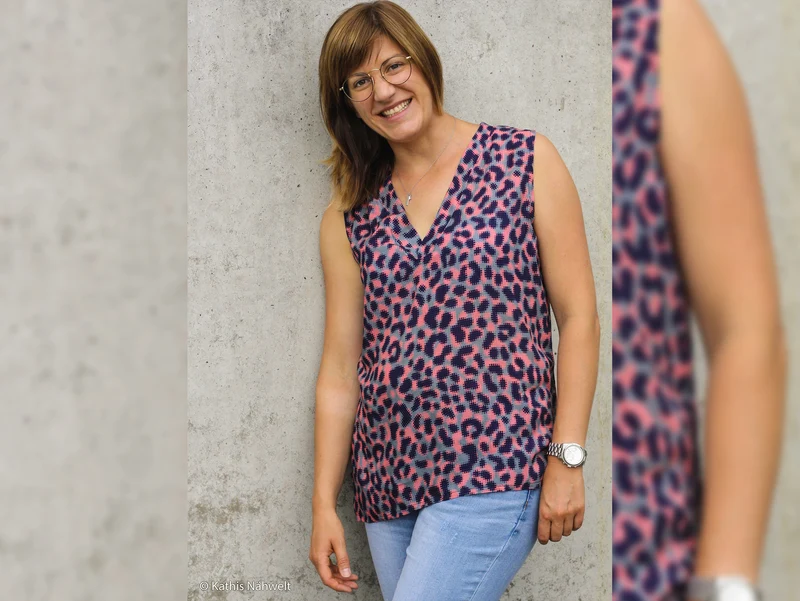 Viskosestoff Leo Dots navy-rouge auf Grau by Thorsten Berger