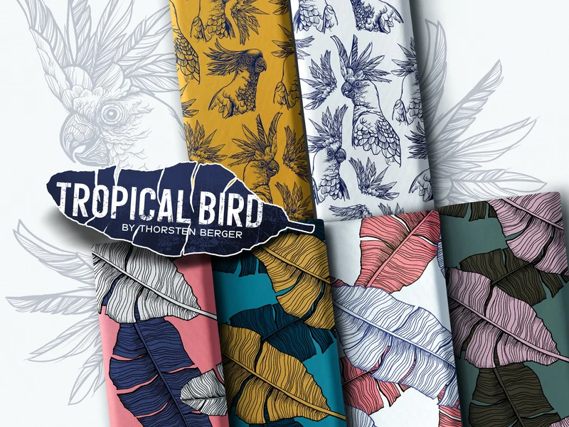 Reststück 34cm - Viskosestoff Tropical Bird Federn rosa-khaki auf Kiefergrün by Thorsten Berger