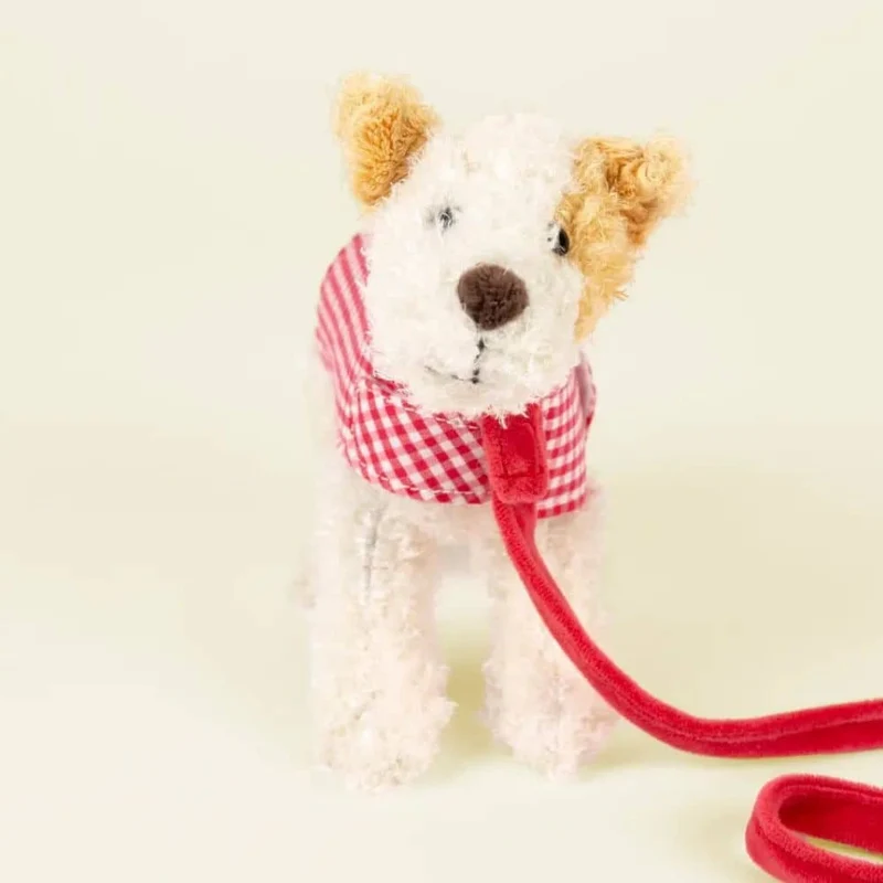 Mini-Hund Eliot aus Baumwollstrick – Mit Leine und Kleidung (13 cm)