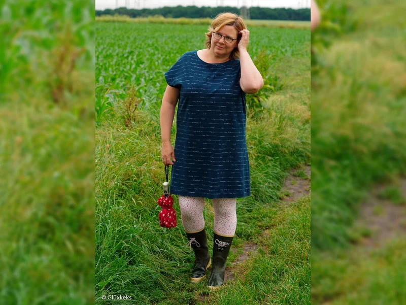 Reststück 150cm - Baumwolljersey Smilla Schriftzüge weiß auf Tiefblau