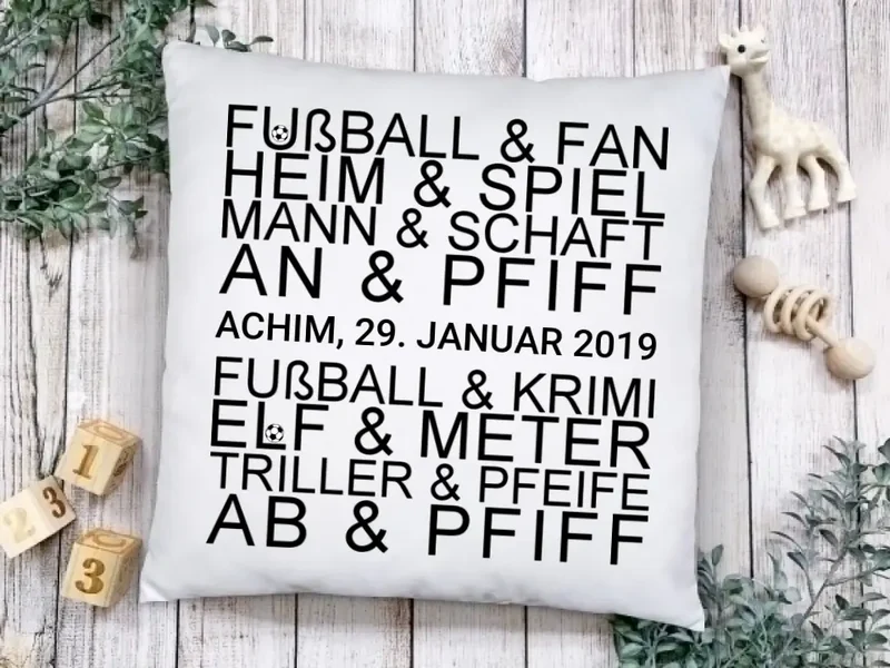 Personalisiertes Fußball-Kissen mit Namen & Datum – Geschenk für Fußballfans | Geburtstag & Weihnachten | Zeitraum-Kunstdrucke