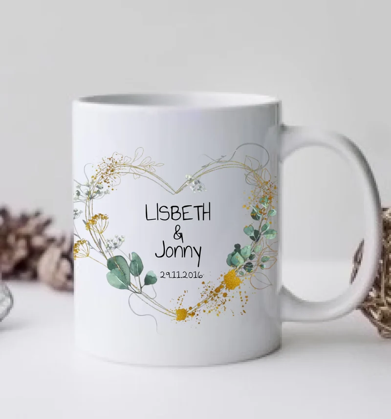 Personalisierte Hochzeitstasse - Blumenkranz Herz fürs Brautpaar - Geschenk Hochzeit