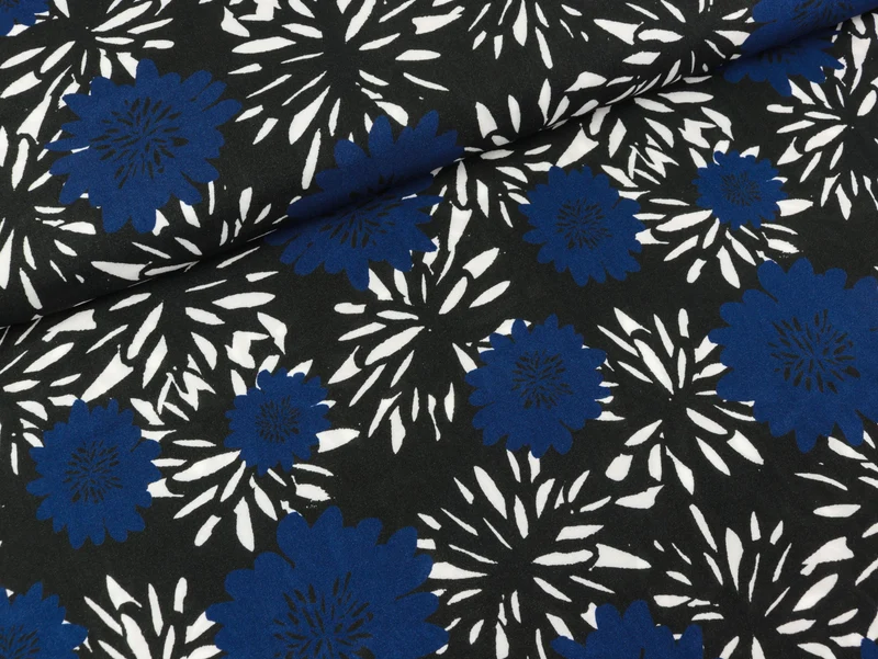 Reststück 62cm - Viskose Webware Antonia Blumen blau-weiß auf Schwarz