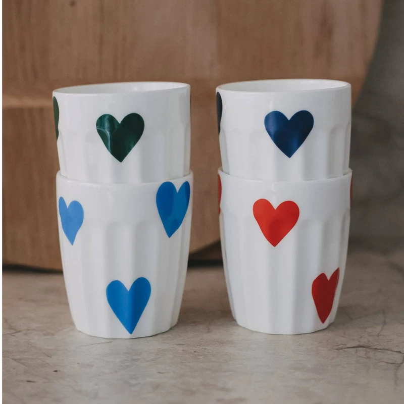 Fine Bone Becher „Große Herzen“ – Hellblau