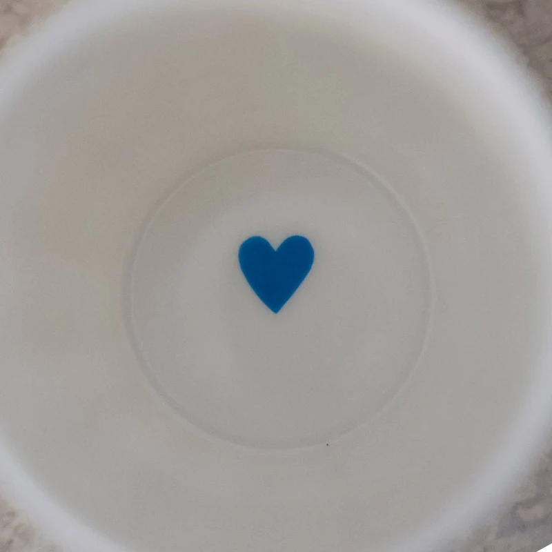 Fine Bone Becher „Große Herzen“ – Hellblau