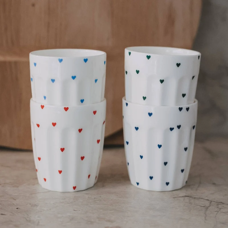 Fine Bone Becher „Kleine Herzen“ – Hellblau