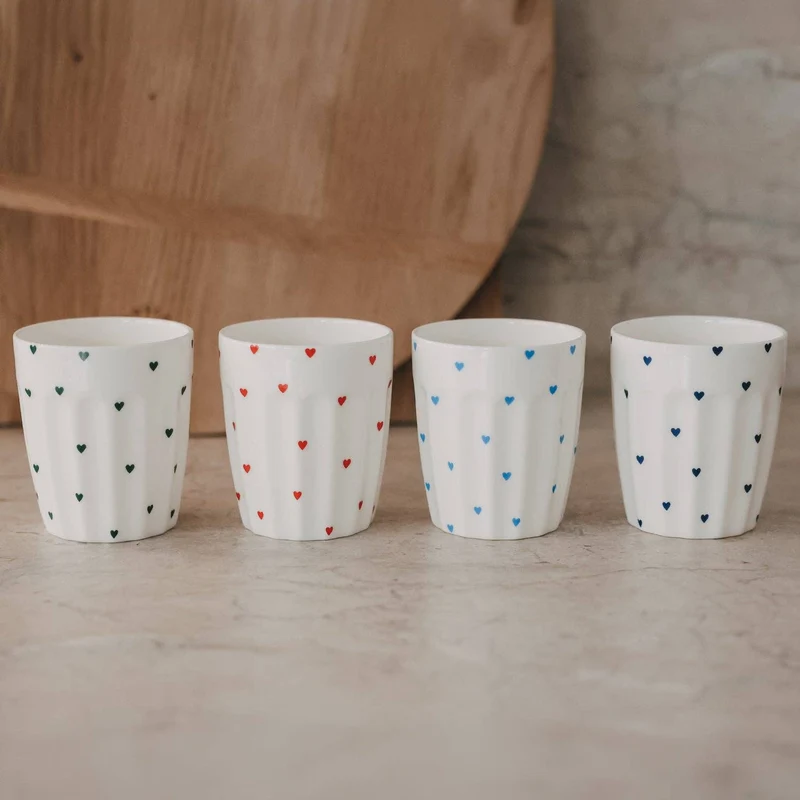 Fine Bone Becher „Kleine Herzen“ – Hellblau