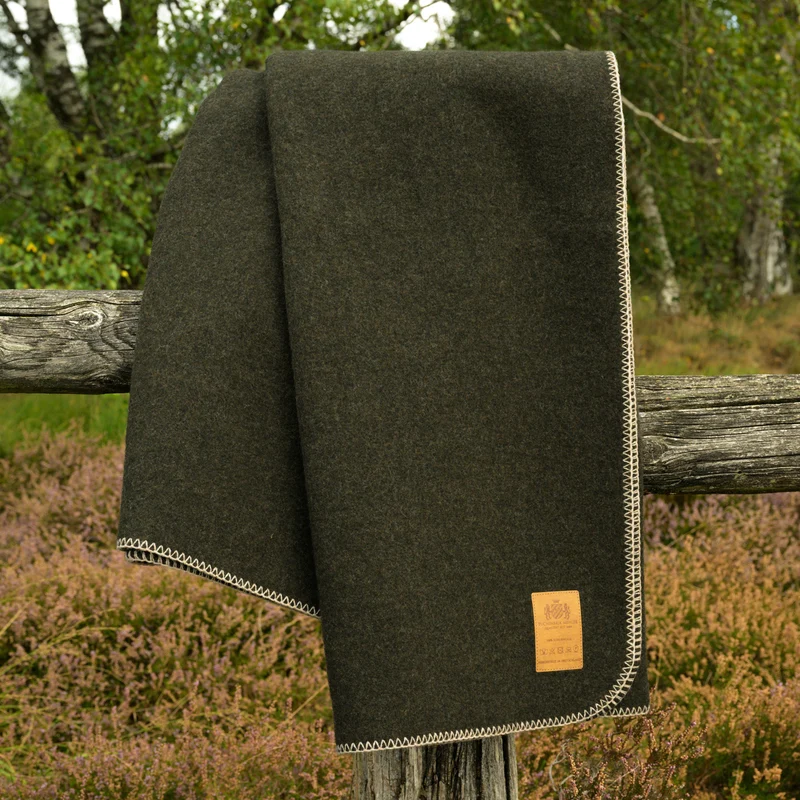 Schurwolldecke "Hunter" in Moosgrün