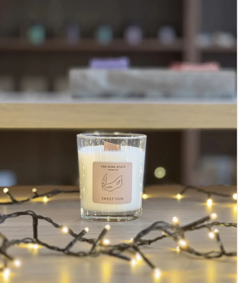Sweet Oud – Duftkerze im Klarglas mit Holzdocht, 150 g