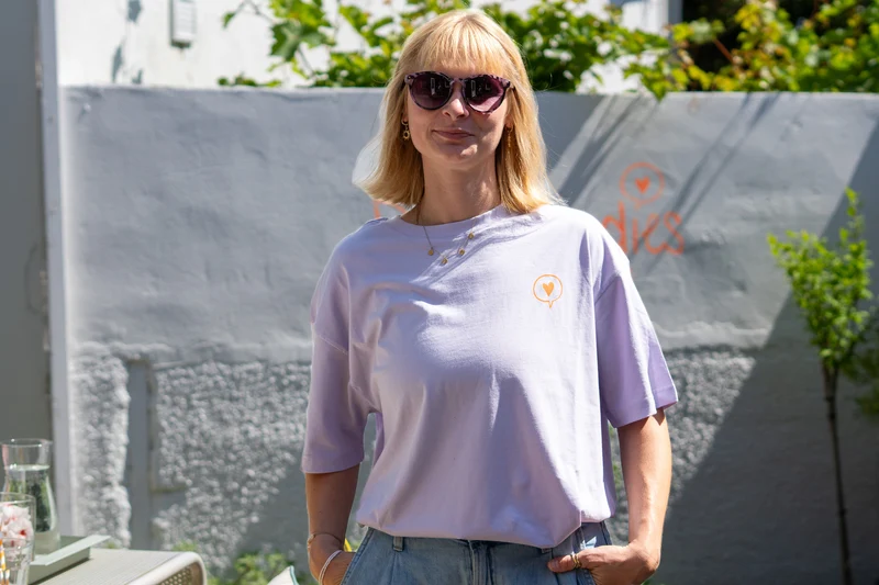 T-Shirt „Lila“ – DecoGoodies Collection