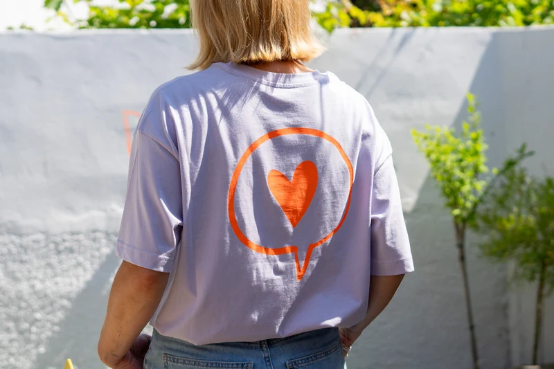 T-Shirt „Lila“ – DecoGoodies Collection