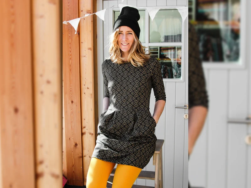 Reststück 60cm - Baumwolljersey Klaas Geometric goldgelb auf Schwarz