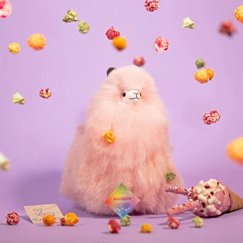Fluffiges Maskottchen Apaka Rainbows – Zuckerwatte 23 cm