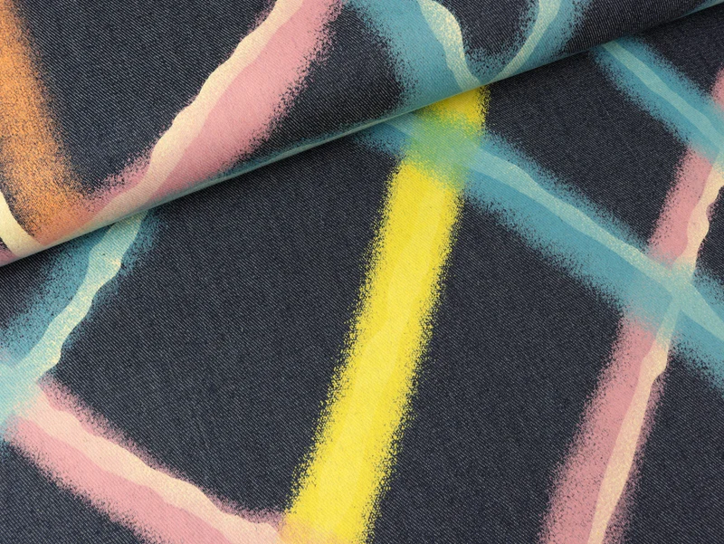 Reststück 12cm - Leichter Jeansstoff Graffitilinien bunt auf dunklem Jeansblau