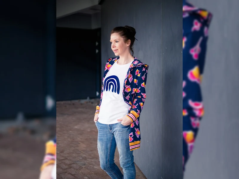 Reststück 16cm - Hamburger Liebe Baumwollsweat Life Loves You Magnolia blue navy-bunt