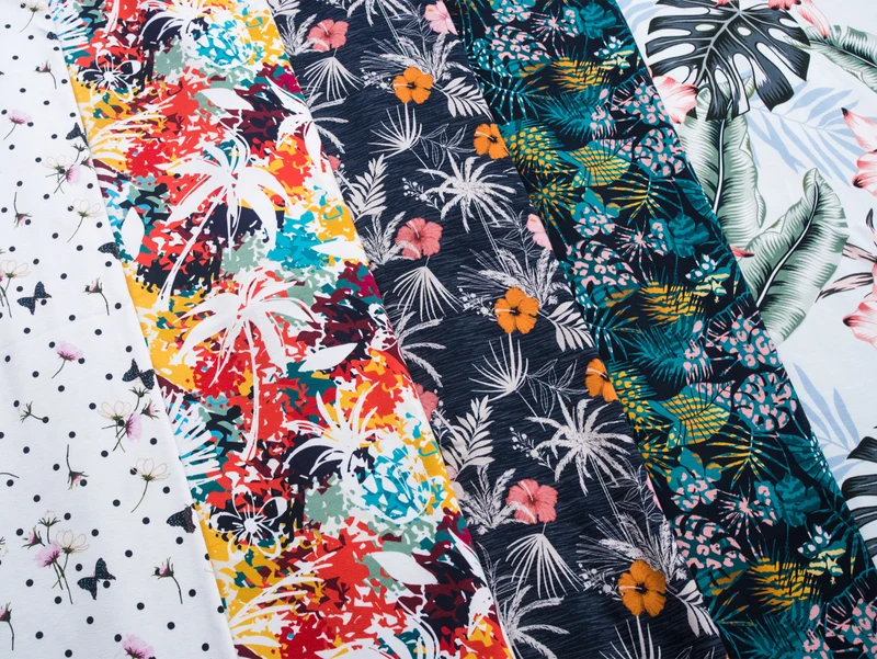 Reststück 37cm - Baumwolljersey Lara Blumen und Blätter bunt auf Tiefblau