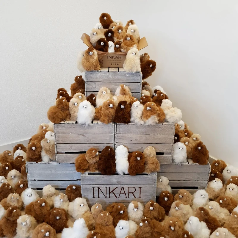 Fluffiges Alpaka-Kuscheltier Monsterfluff – Hazelnut 15 cm