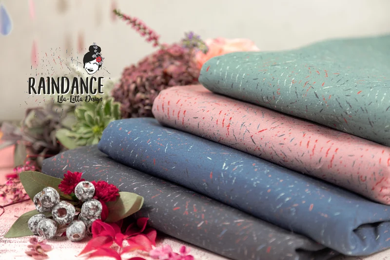 French Terry Raindance bunt auf Jeansblau by Lila Lotta