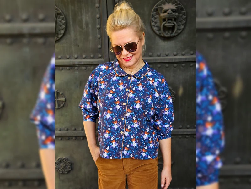 Hamburger Liebe Baumwollsweat Christmas 2024 Birds bunt auf Blue navy