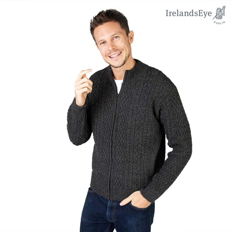 Herrenstrickjacke mit kurzem Stehkragen
