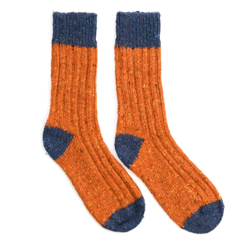 Socken, farbige Ferse und Spitze