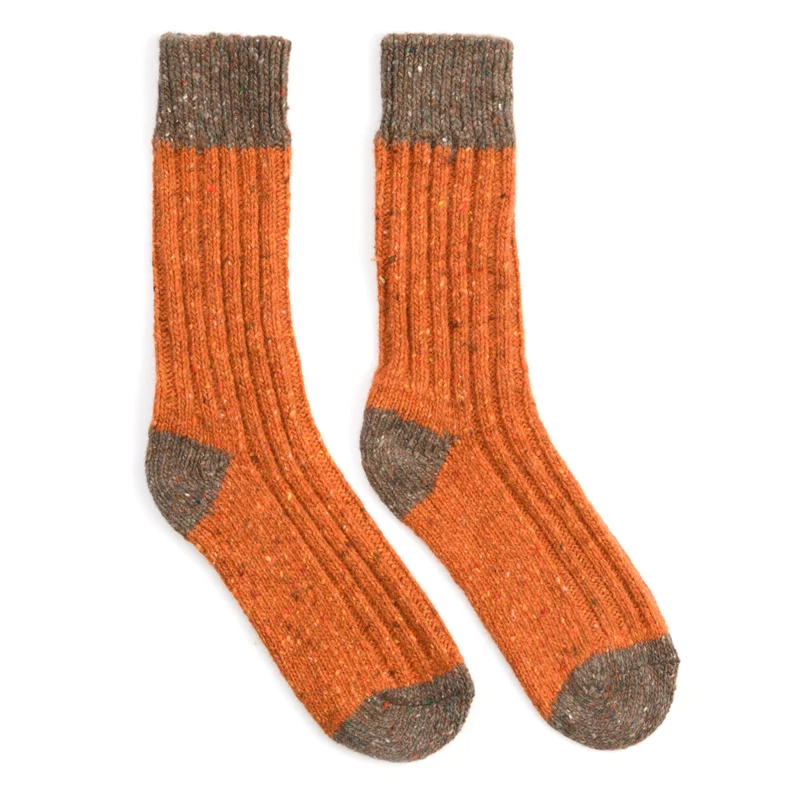 Socken, farbige Ferse und Spitze