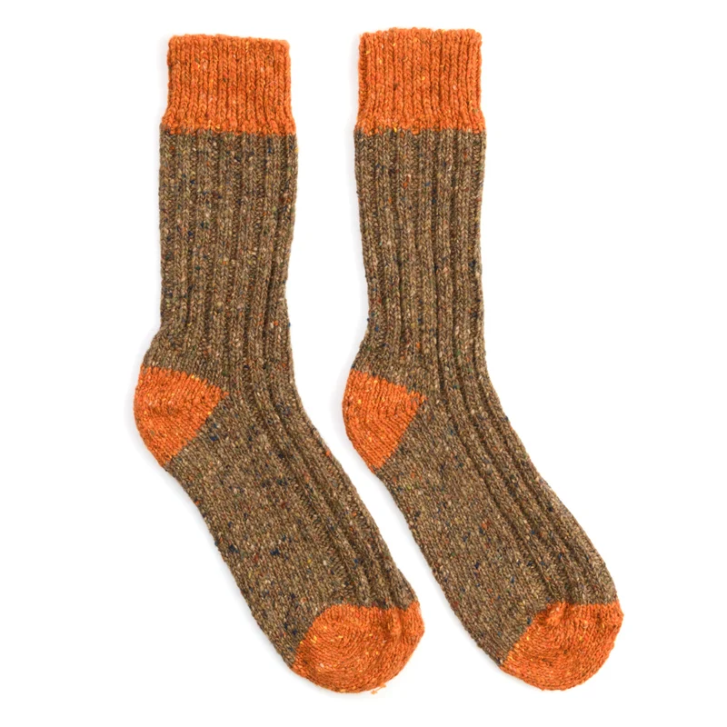 Socken, farbige Ferse und Spitze