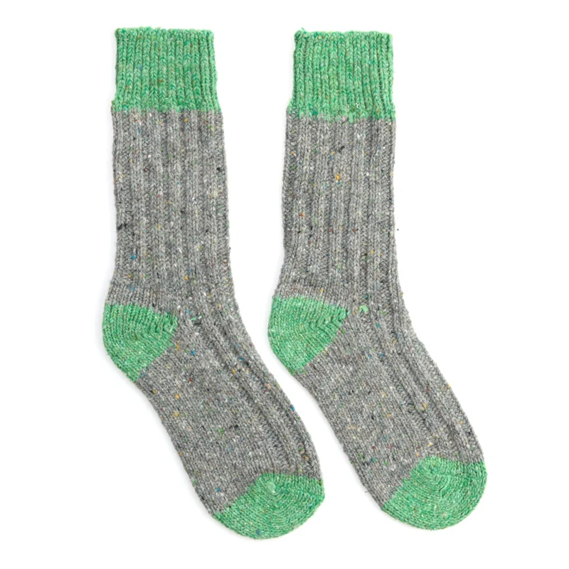 Socken, farbige Ferse und Spitze