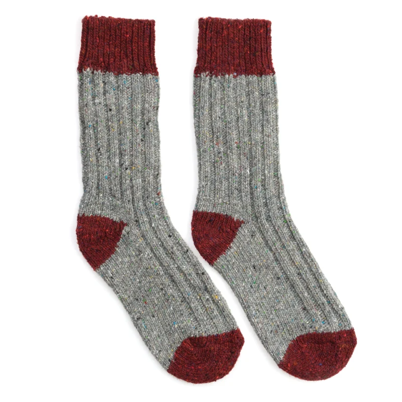 Socken, farbige Ferse und Spitze