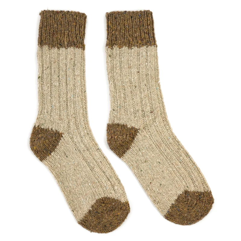 Socken, farbige Ferse und Spitze