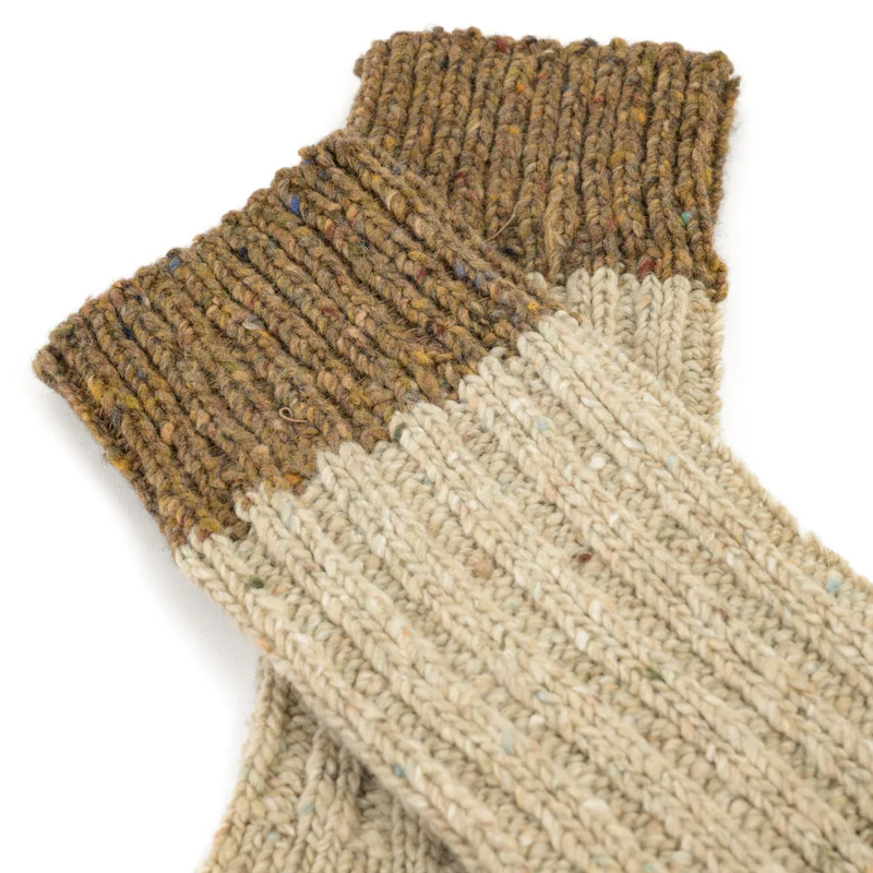 Socken, farbige Ferse und Spitze