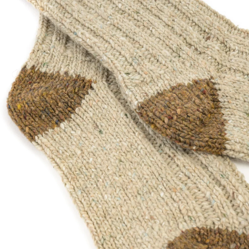Socken, farbige Ferse und Spitze