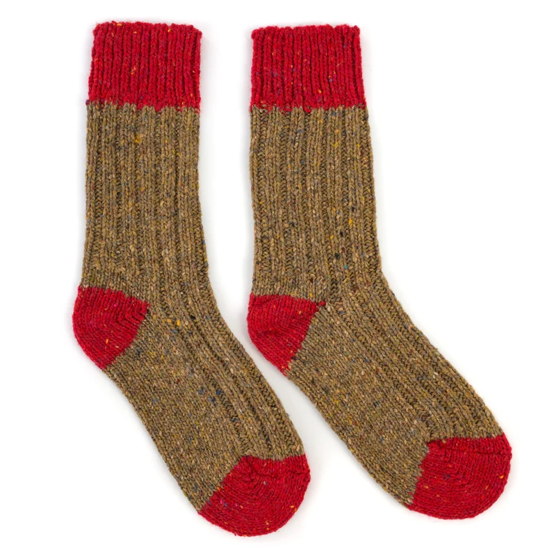 Socken, farbige Ferse und Spitze