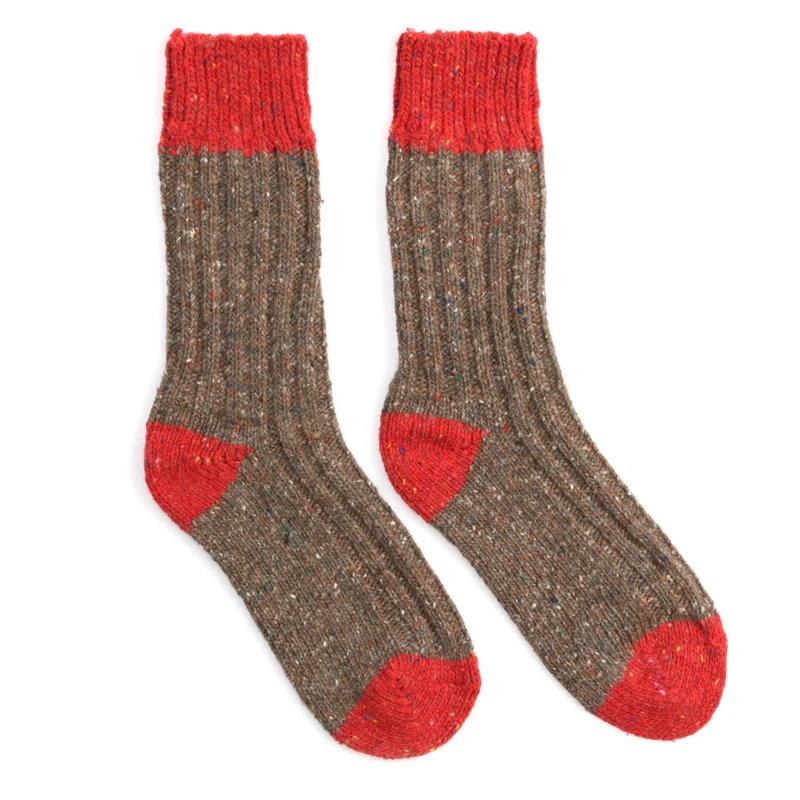 Socken, farbige Ferse und Spitze