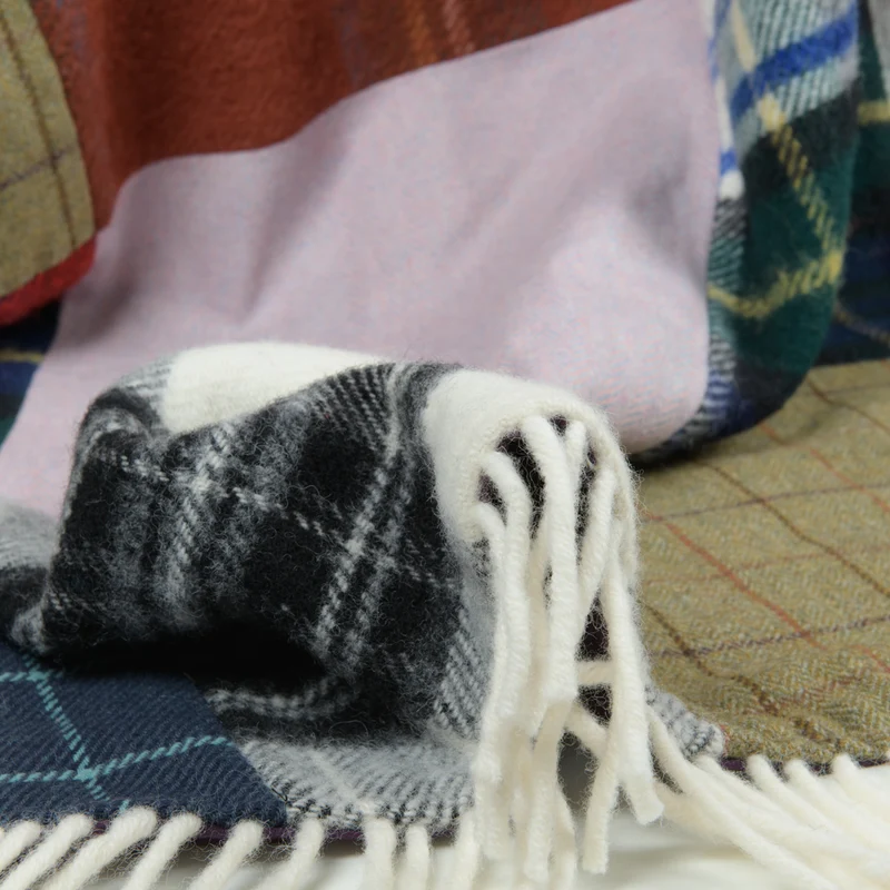 Großer, bunter Patchwork-Überwurf