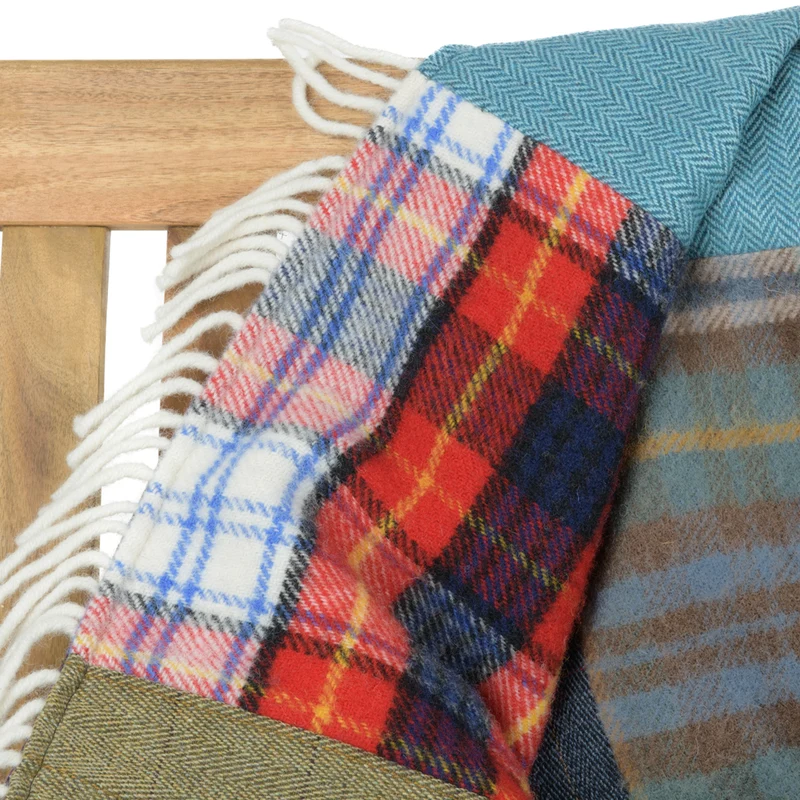 Großer, bunter Patchwork-Überwurf