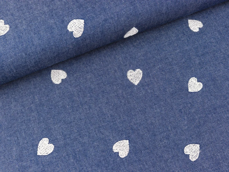 Chambray Leichter Jeansstoff Gestickte weiße Herzen auf Washed blue